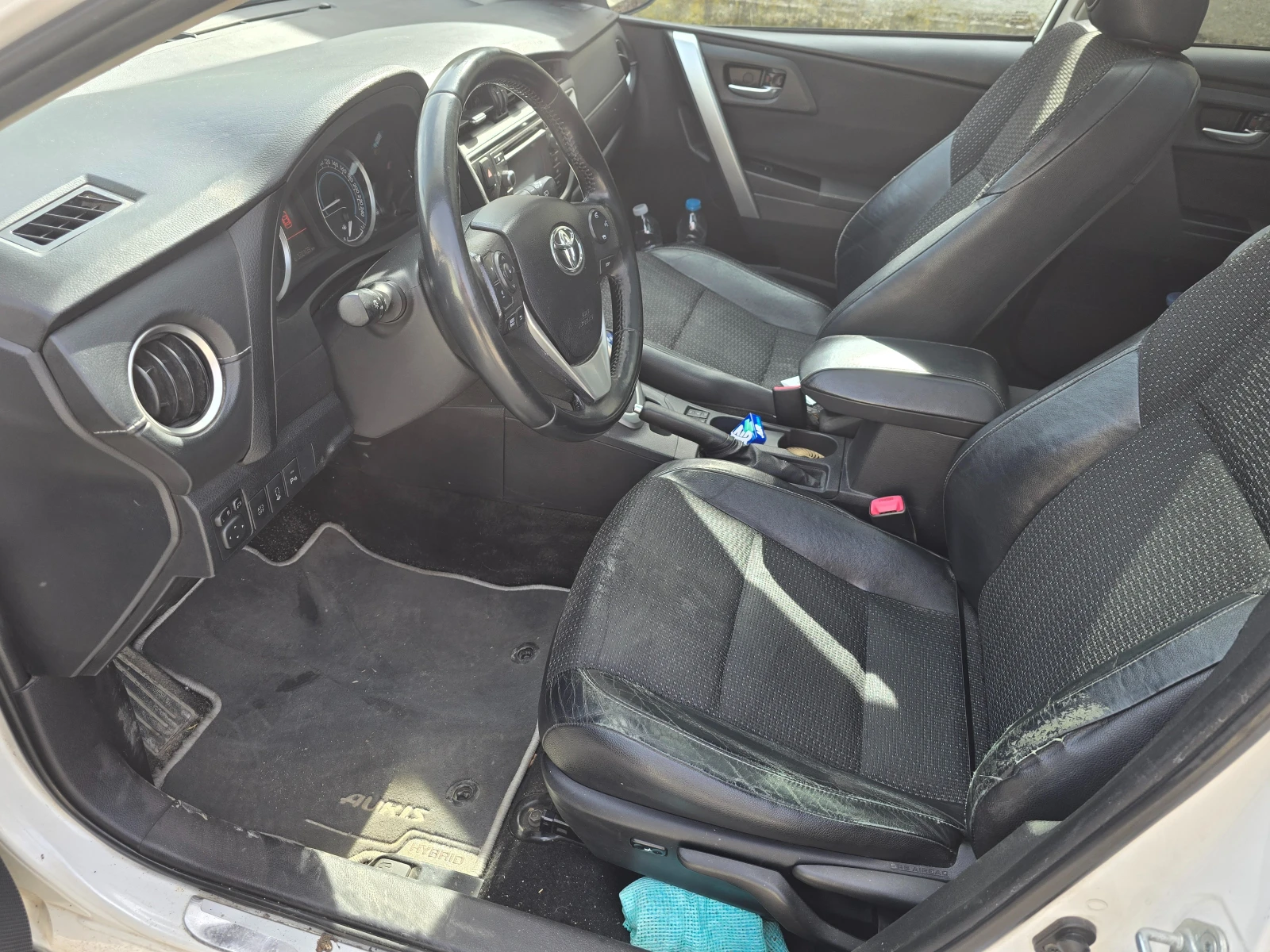 Toyota Auris, снимка 10 - Автомобили и джипове - 53754740