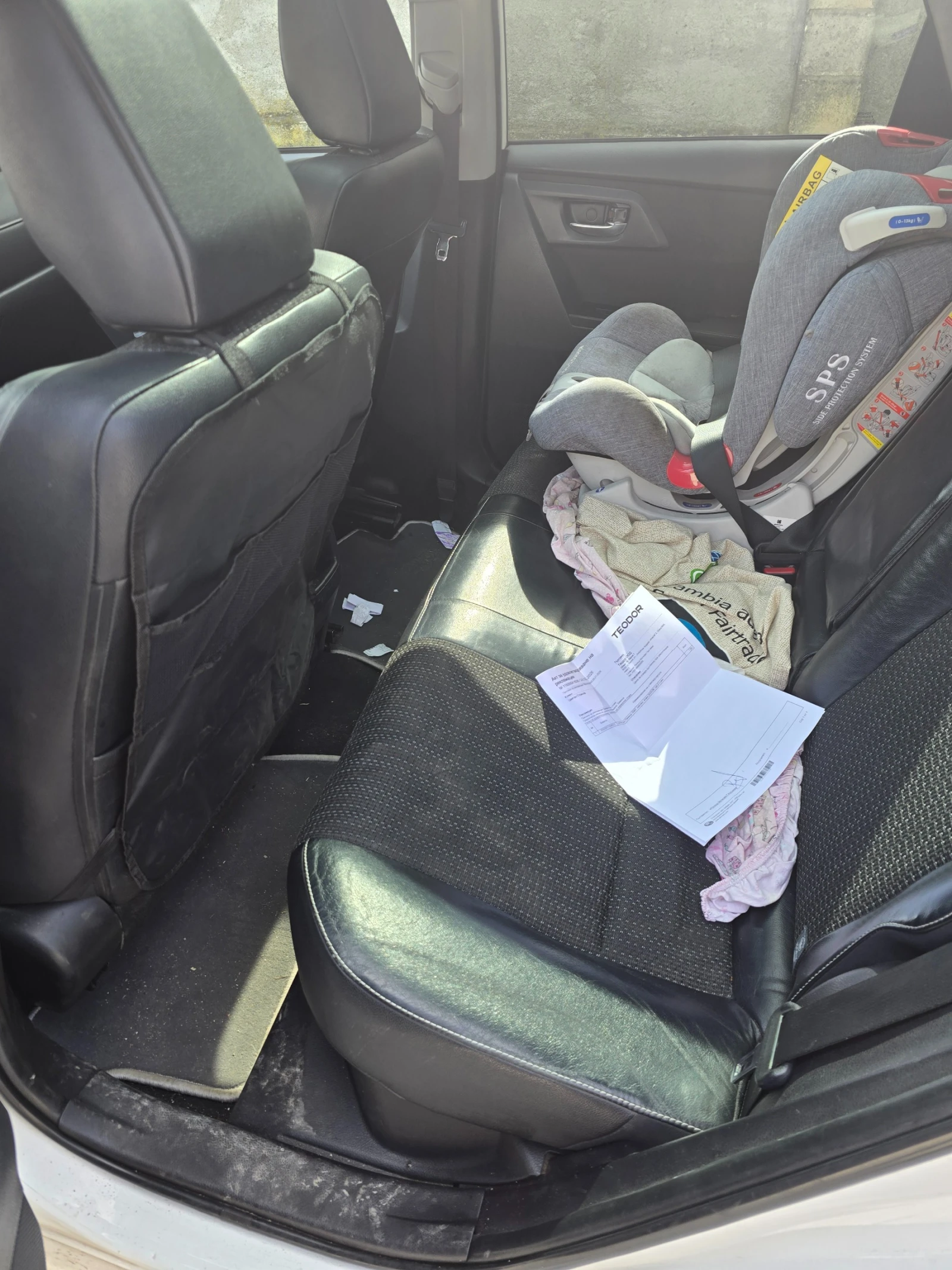 Toyota Auris, снимка 14 - Автомобили и джипове - 53754740