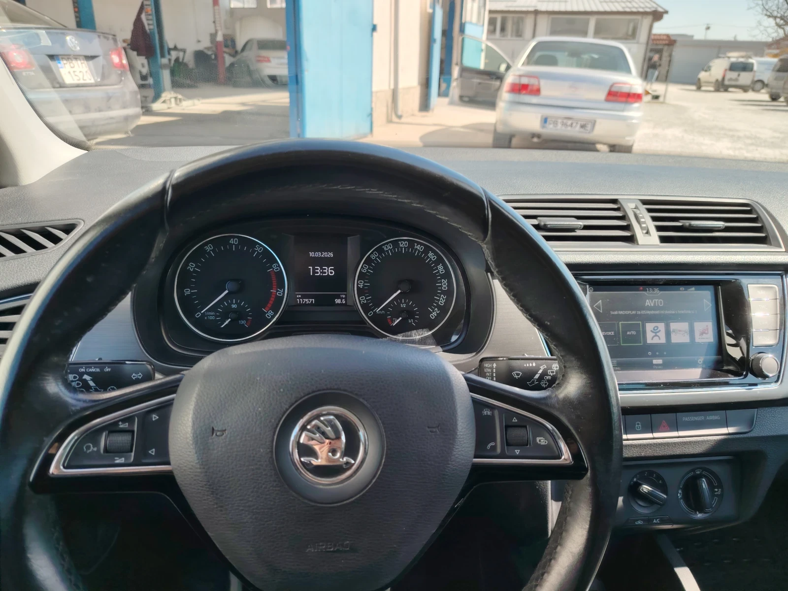 Skoda Fabia 1.0 MPI, снимка 11 - Автомобили и джипове - 53863789