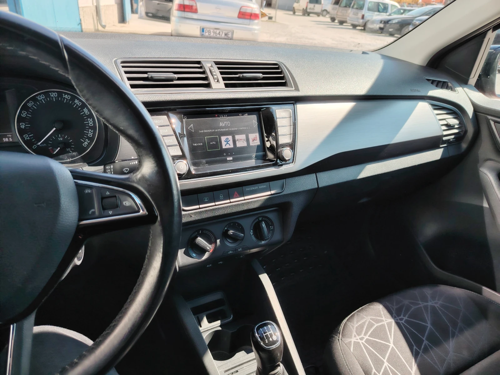 Skoda Fabia 1.0 MPI, снимка 10 - Автомобили и джипове - 53863789