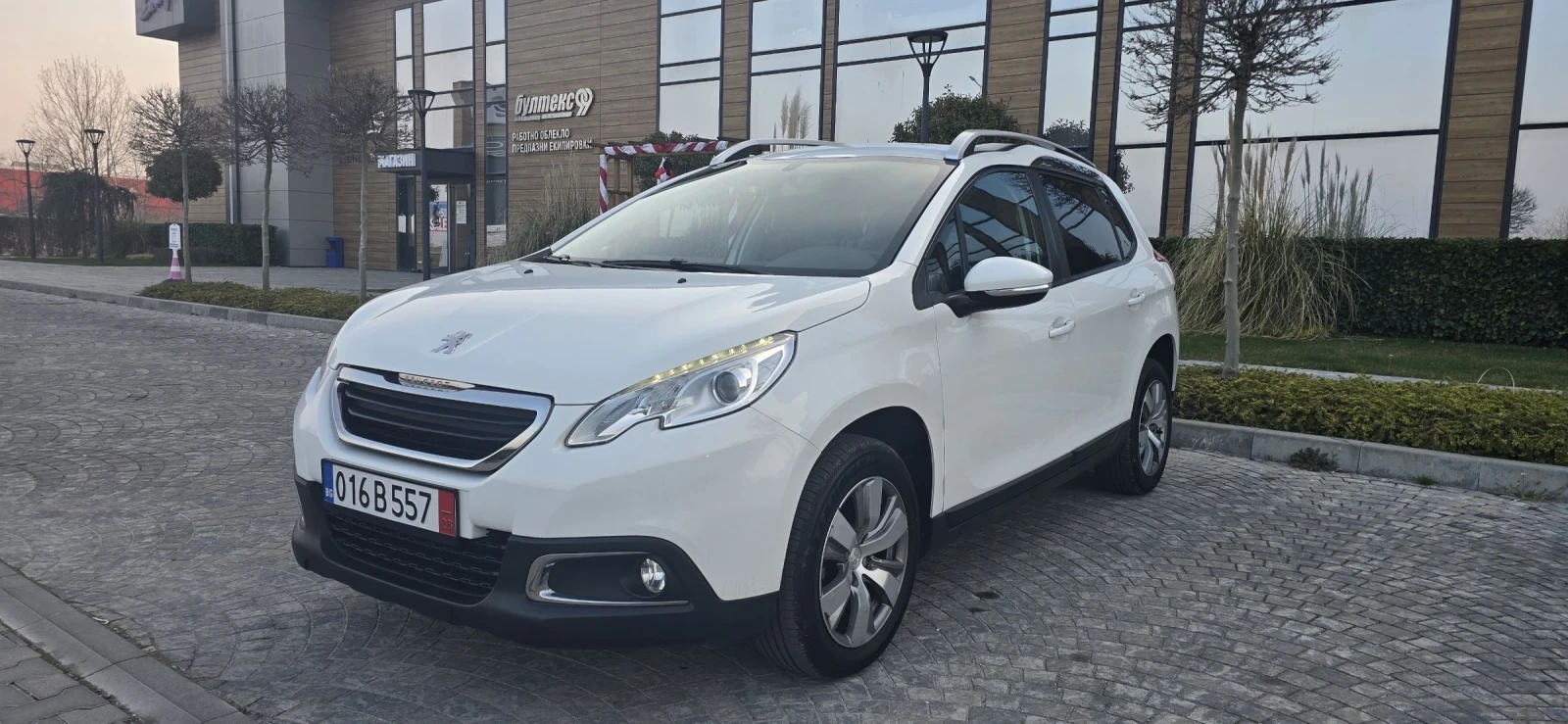 Peugeot 2008 1.6 e-HDI /ALLURE/ЛИЗИНГ/FULL/NAVI, снимка 3 - Автомобили и джипове - 53866319