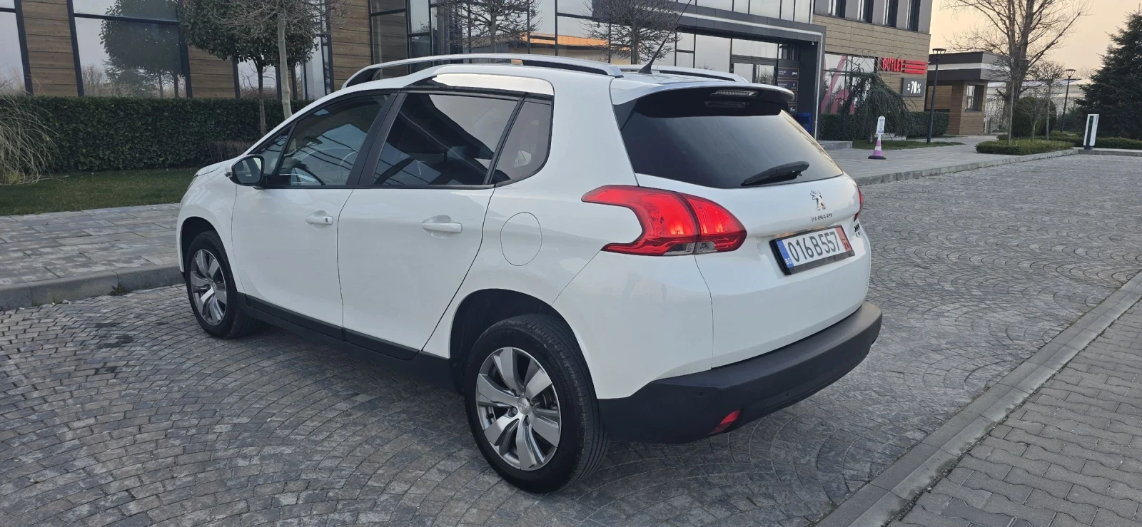 Peugeot 2008 1.6 e-HDI /ALLURE/ЛИЗИНГ/FULL/NAVI, снимка 4 - Автомобили и джипове - 53866319