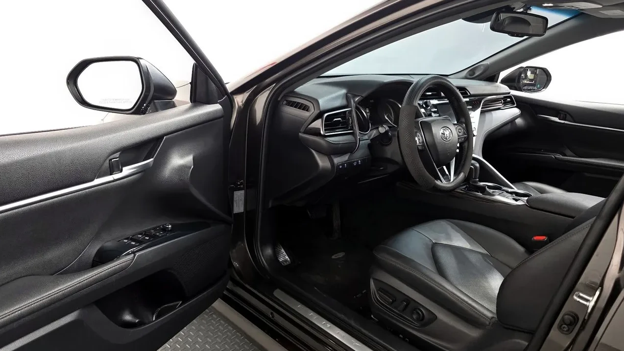Toyota Camry 2.5 Бензин, снимка 12 - Автомобили и джипове - 54957192