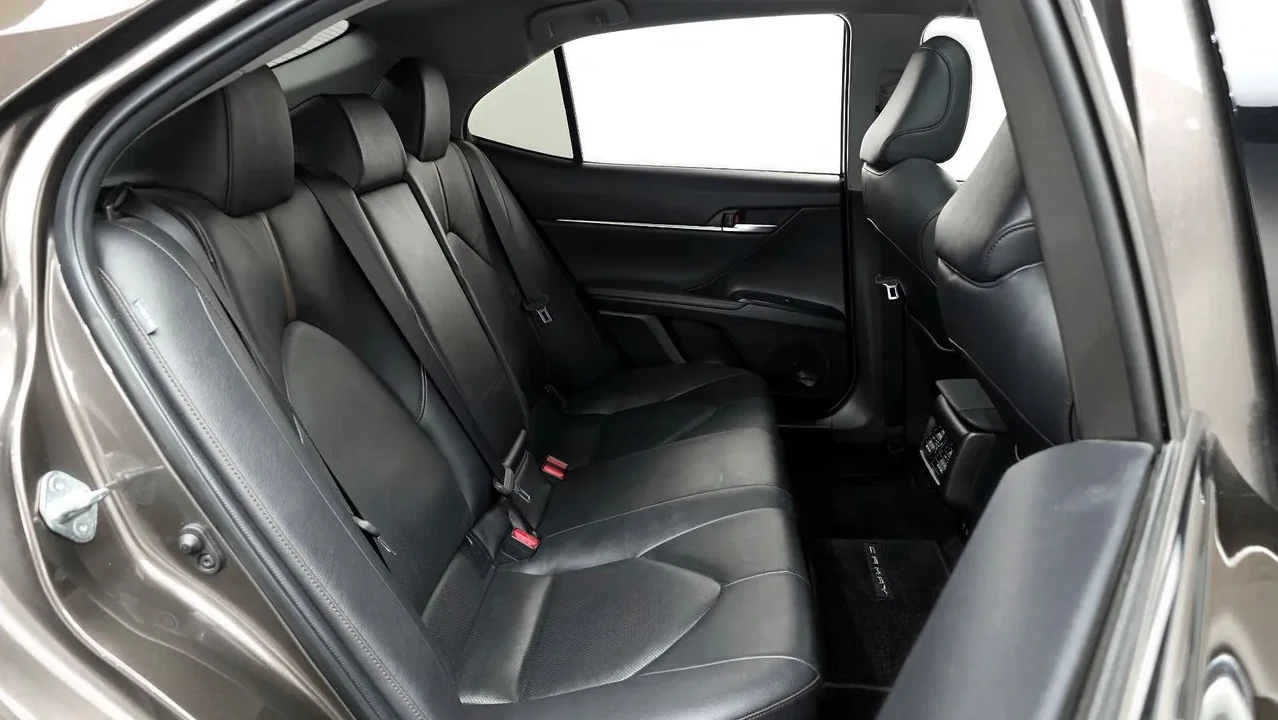 Toyota Camry 2.5 Бензин, снимка 14 - Автомобили и джипове - 54957192