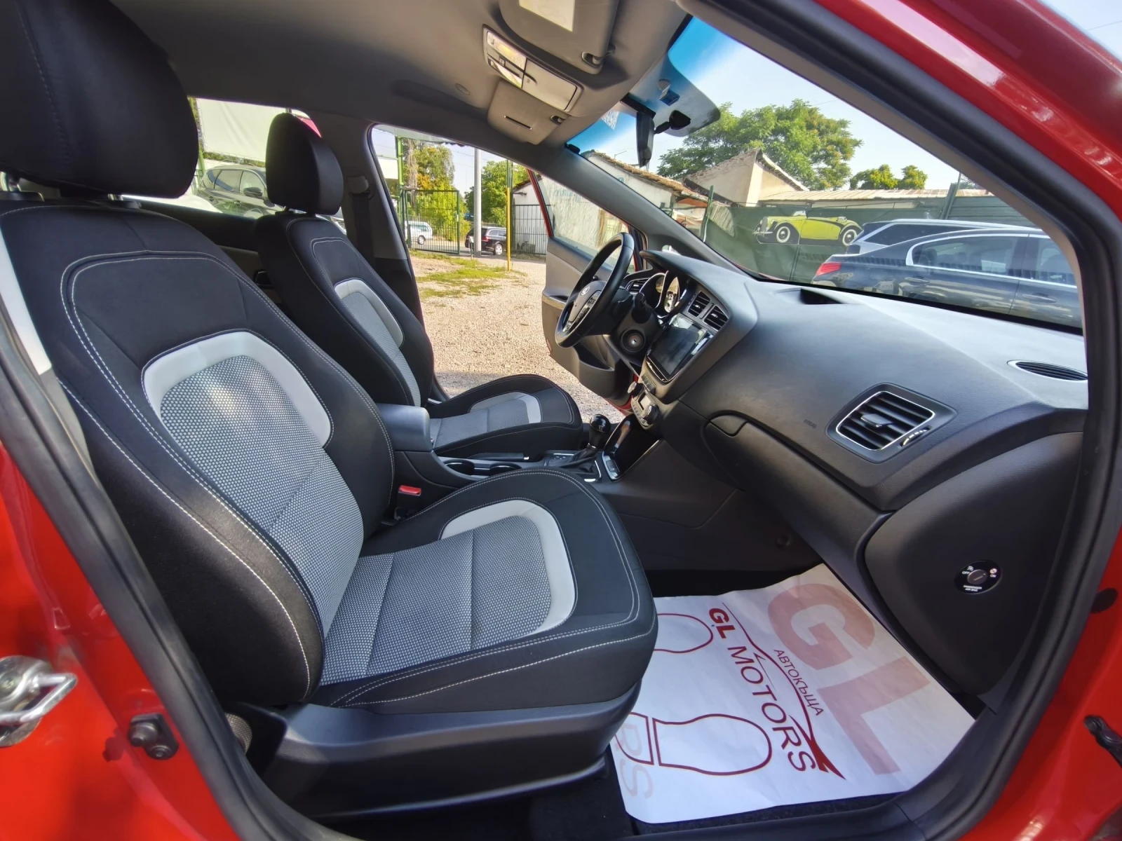 Kia Ceed 1.6 CRDI АВТОМАТИК, снимка 13 - Автомобили и джипове - 55096855