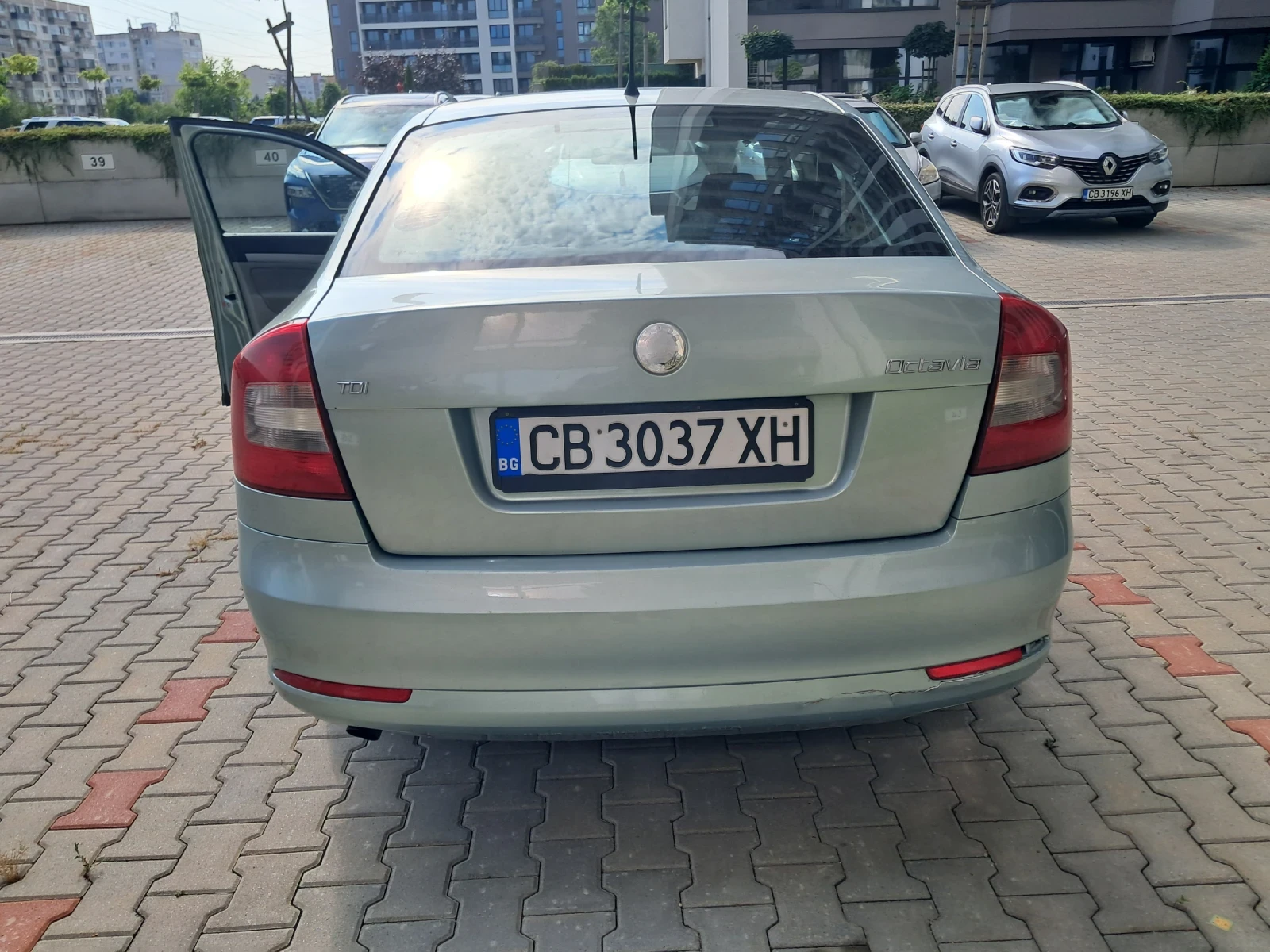 Skoda Octavia 1.6 TDI, снимка 8 - Автомобили и джипове - 55409673