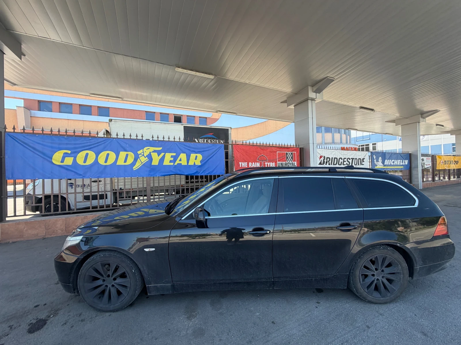 BMW 530 231кс* FACE* NAVI* КОЖА, снимка 3 - Автомобили и джипове - 55421458
