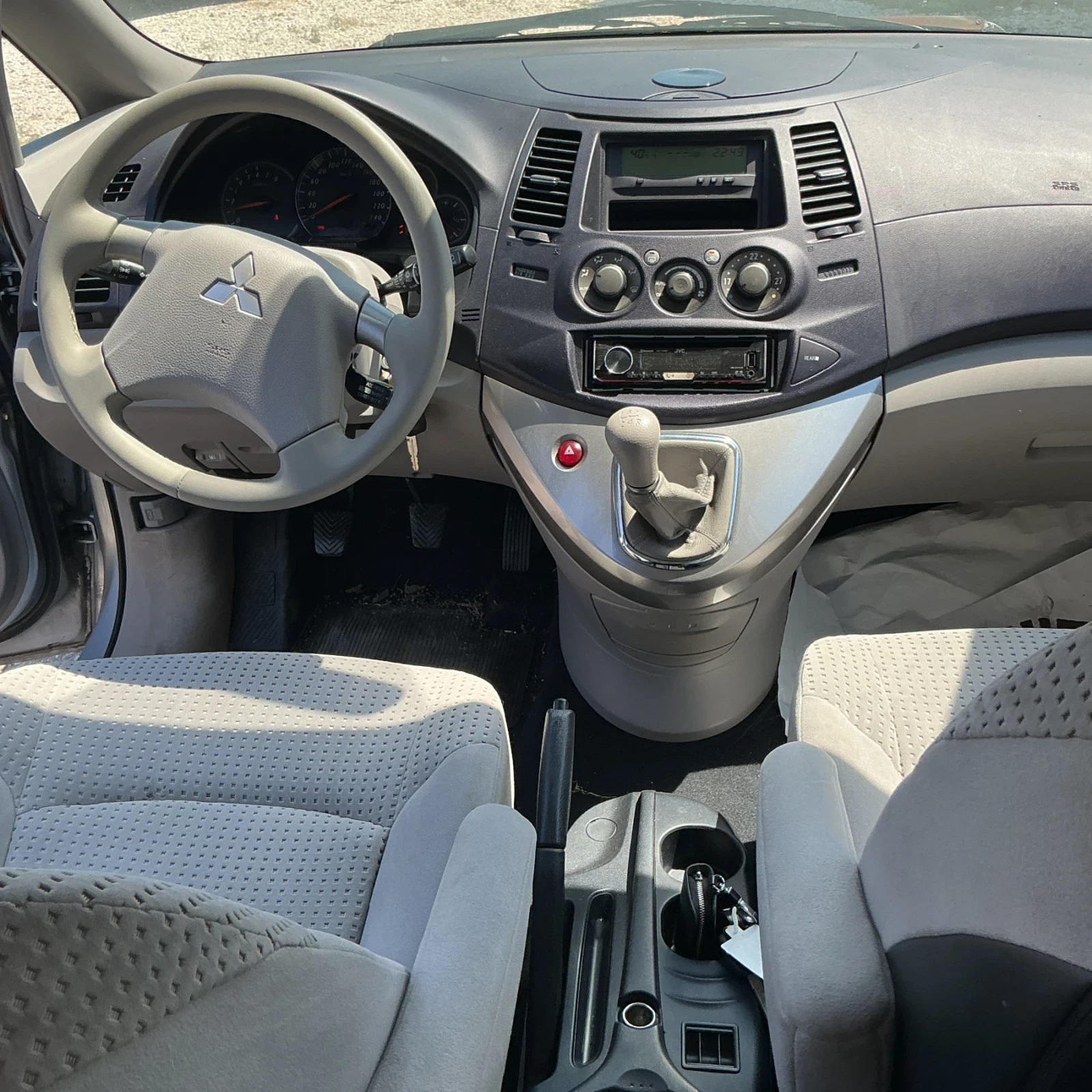 Mitsubishi Grandis, снимка 12 - Автомобили и джипове - 55638709