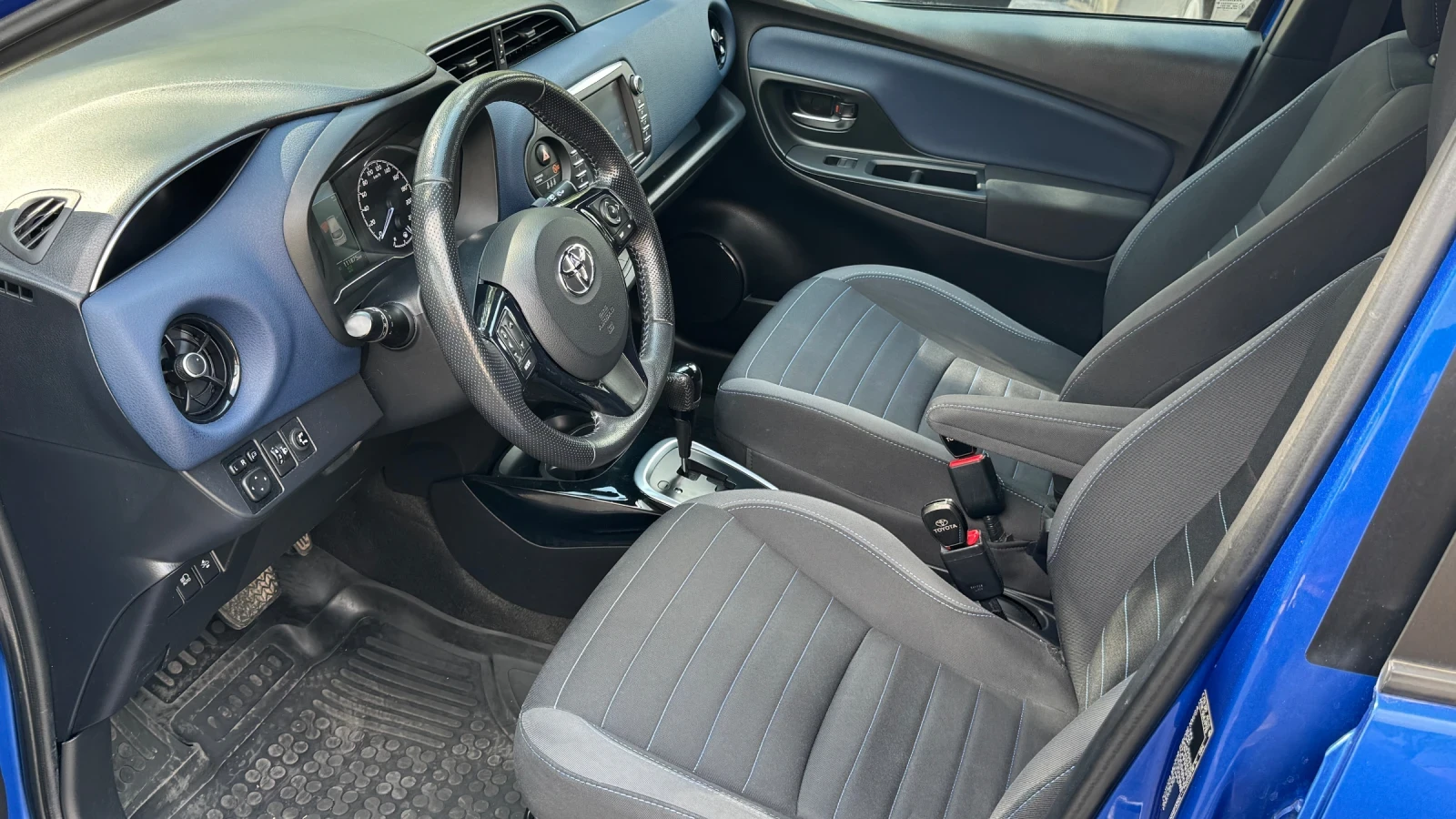 Toyota Yaris 1.5 Hybrid Bi-tone, снимка 9 - Автомобили и джипове - 55875593