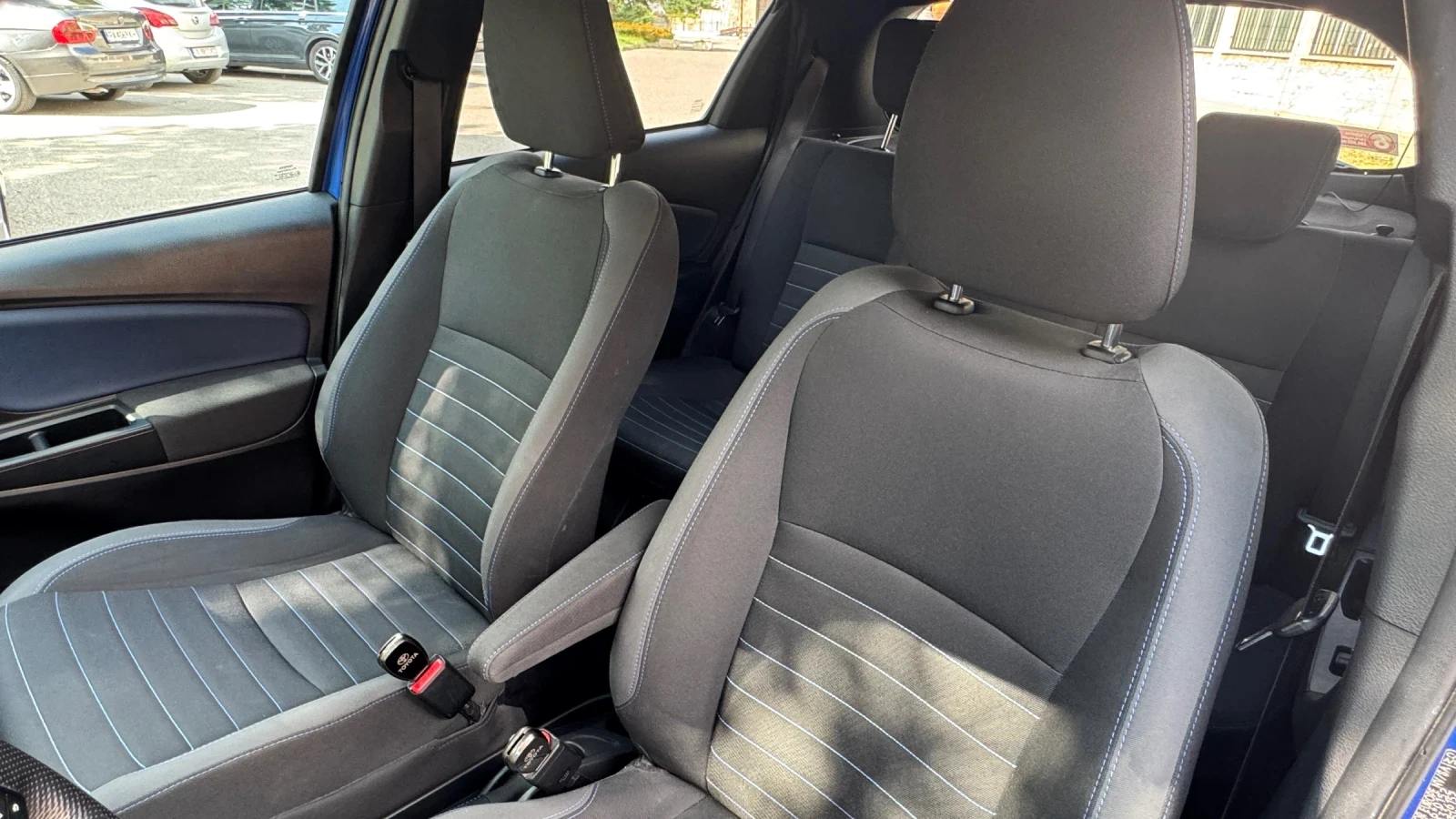 Toyota Yaris 1.5 Hybrid Bi-tone, снимка 10 - Автомобили и джипове - 55875593