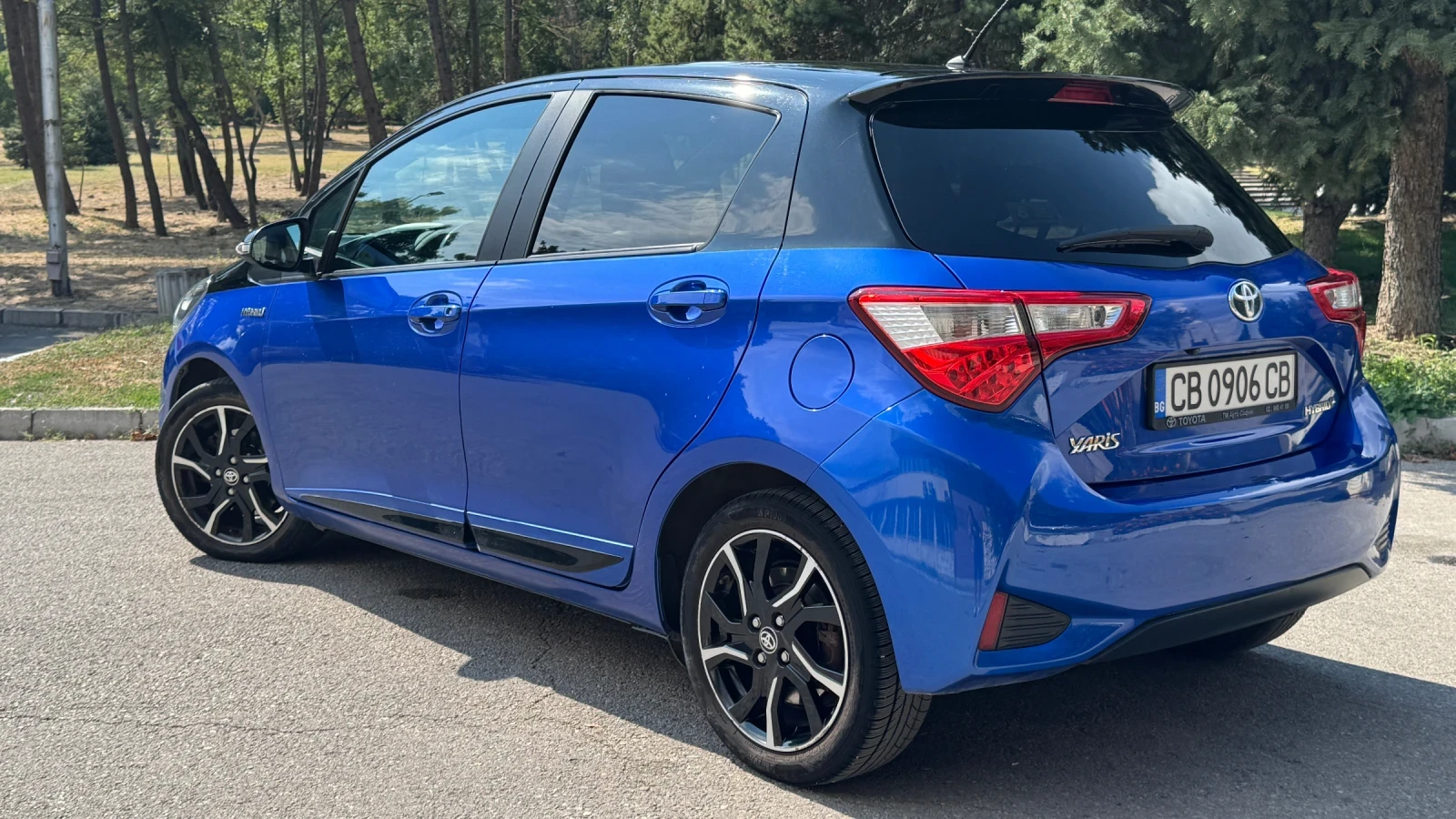 Toyota Yaris 1.5 Hybrid Bi-tone, снимка 6 - Автомобили и джипове - 55875593