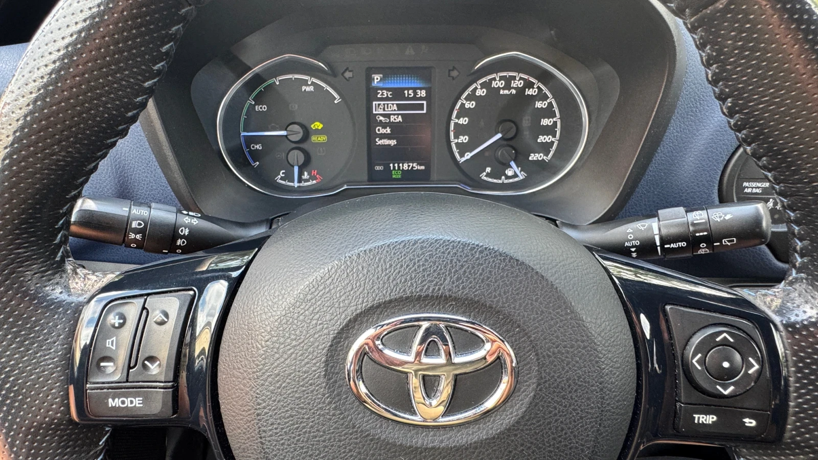 Toyota Yaris 1.5 Hybrid Bi-tone, снимка 16 - Автомобили и джипове - 55875593