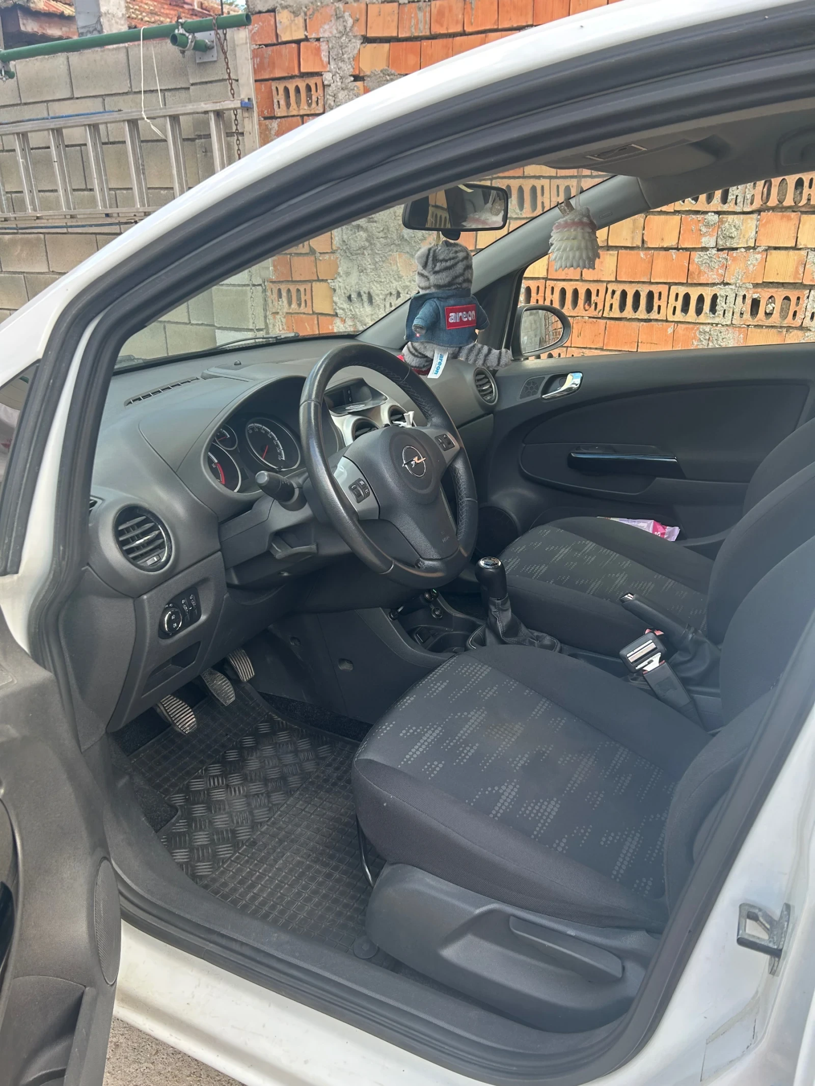 Opel Corsa, снимка 13 - Автомобили и джипове - 55970544
