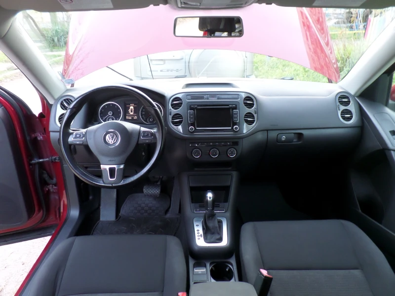 VW Tiguan 2.0 4X4 AUTOMAT, снимка 10 - Автомобили и джипове - 52865183