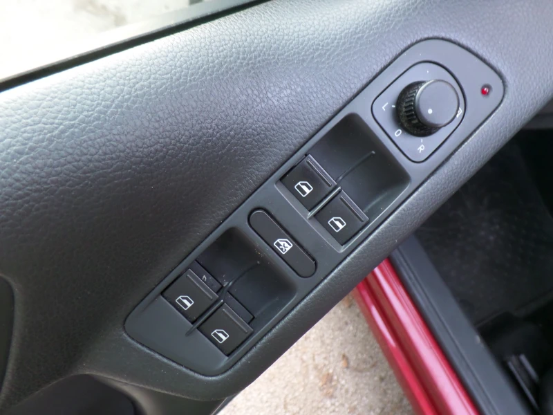 VW Tiguan 2.0 4X4 AUTOMAT, снимка 12 - Автомобили и джипове - 52865183