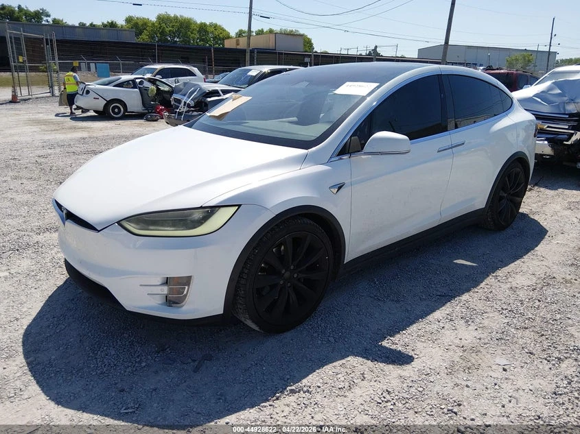 Tesla Model X  75D AWD, снимка 2 - Автомобили и джипове - 54557980