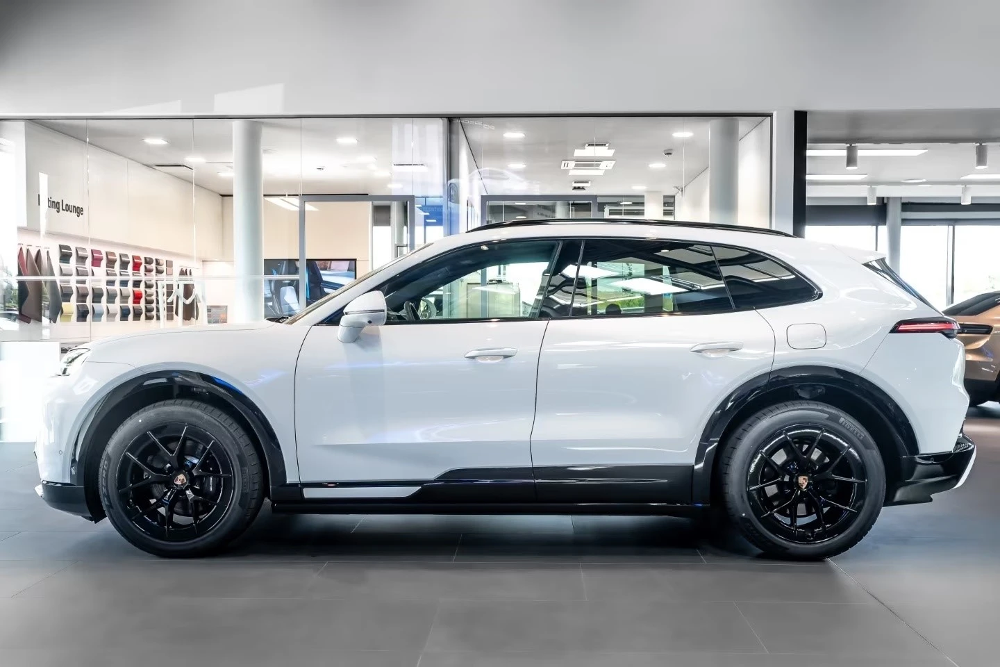 Porsche Cayenne ELECTRIC / HEAD UP / PANO / BOSE / 360 / , снимка 3 - Автомобили и джипове - 54911134