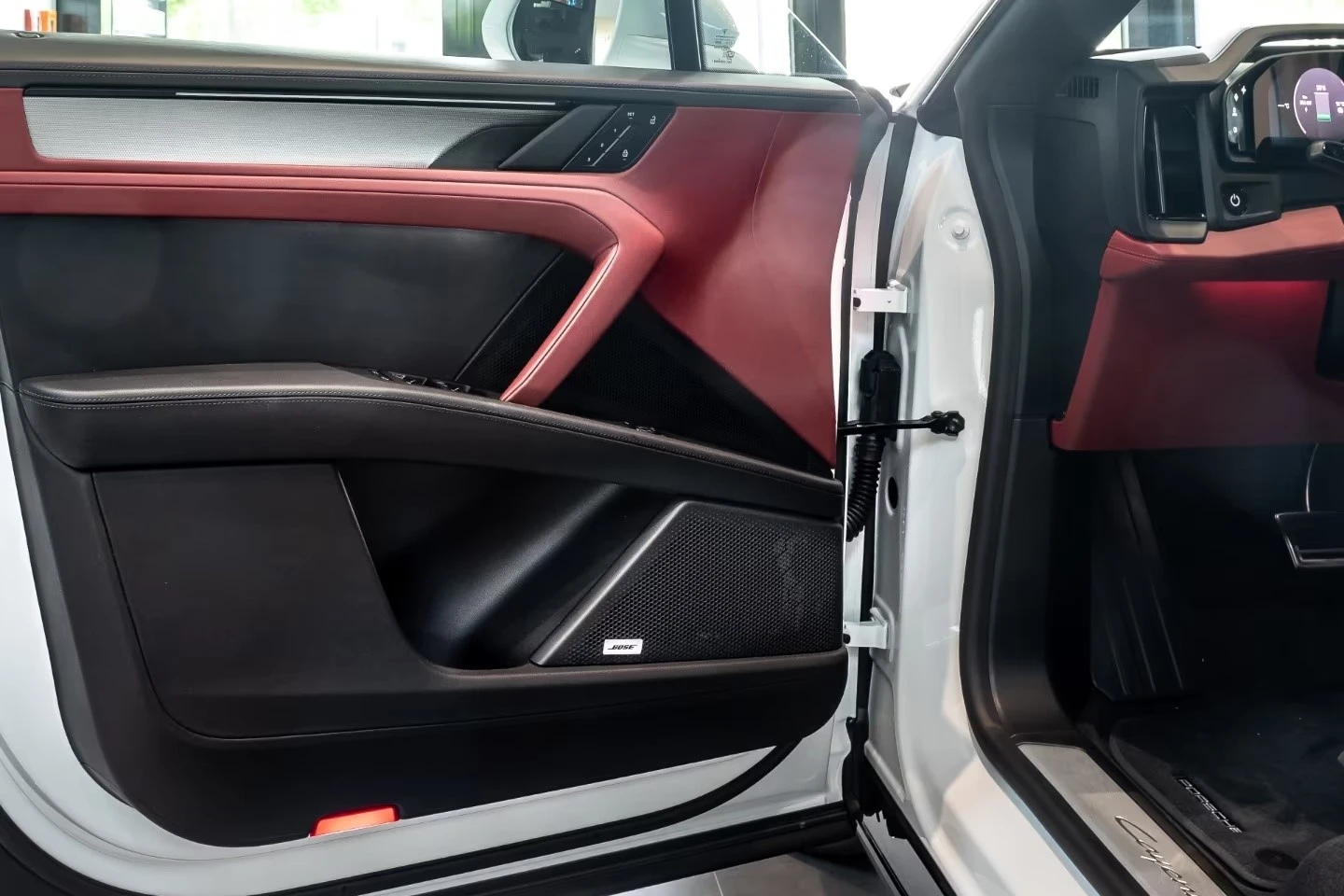 Porsche Cayenne ELECTRIC / HEAD UP / PANO / BOSE / 360 / , снимка 9 - Автомобили и джипове - 54911134