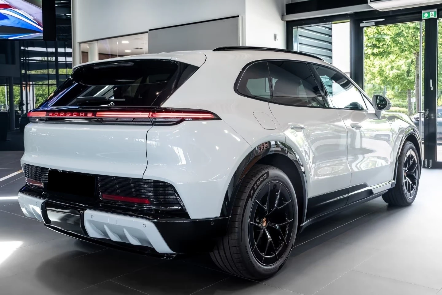 Porsche Cayenne ELECTRIC / HEAD UP / PANO / BOSE / 360 / , снимка 7 - Автомобили и джипове - 54911134