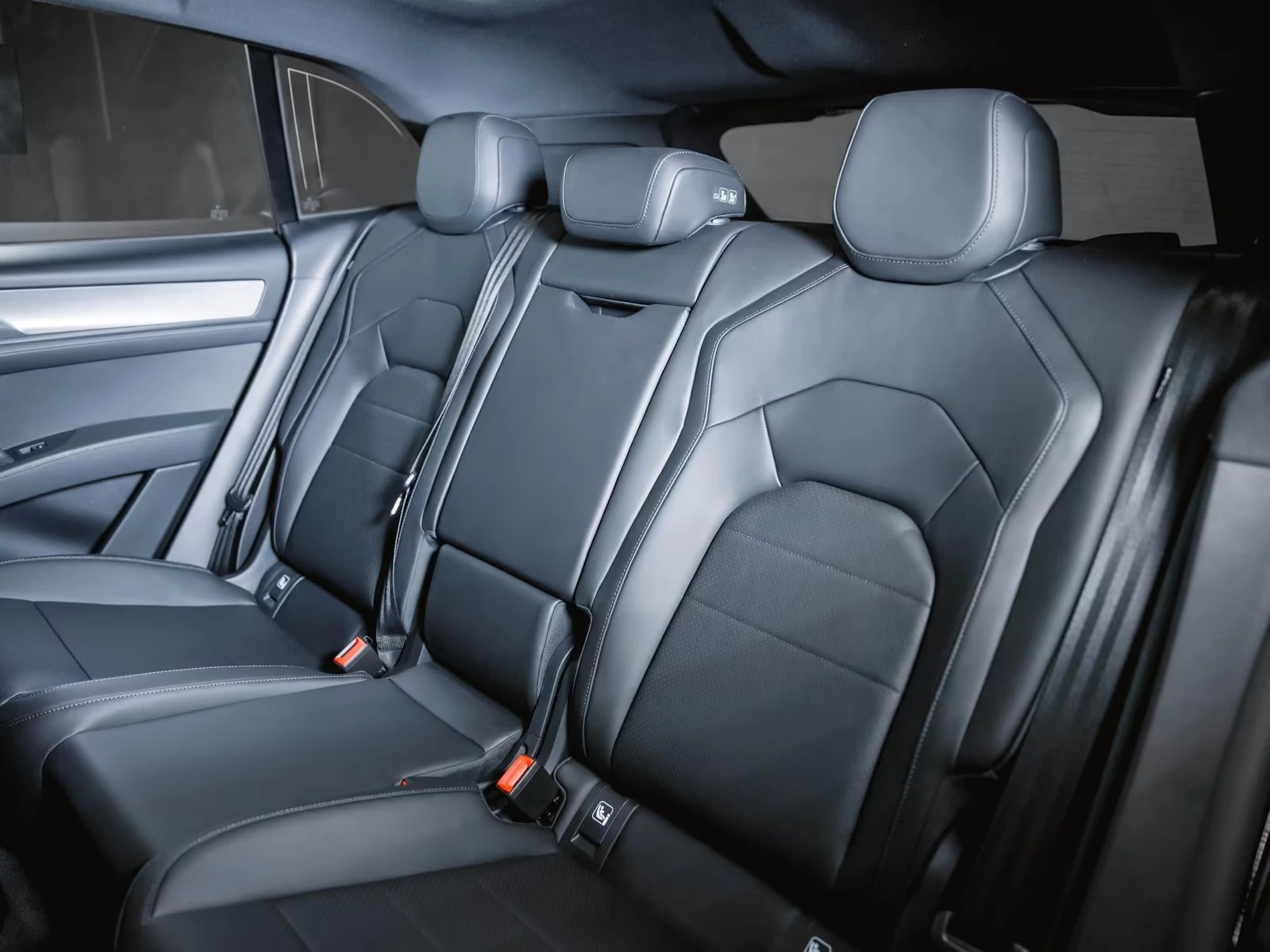 Porsche Cayenne ELECTRIC * NEW 2026* SPORT DESIGN BOSE PANORAMA , снимка 13 - Автомобили и джипове - 54918265
