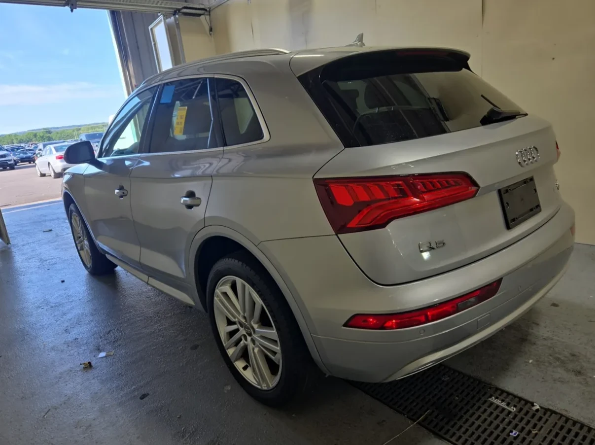 Audi Q5 Prestige * Distronic, снимка 3 - Автомобили и джипове - 55556007