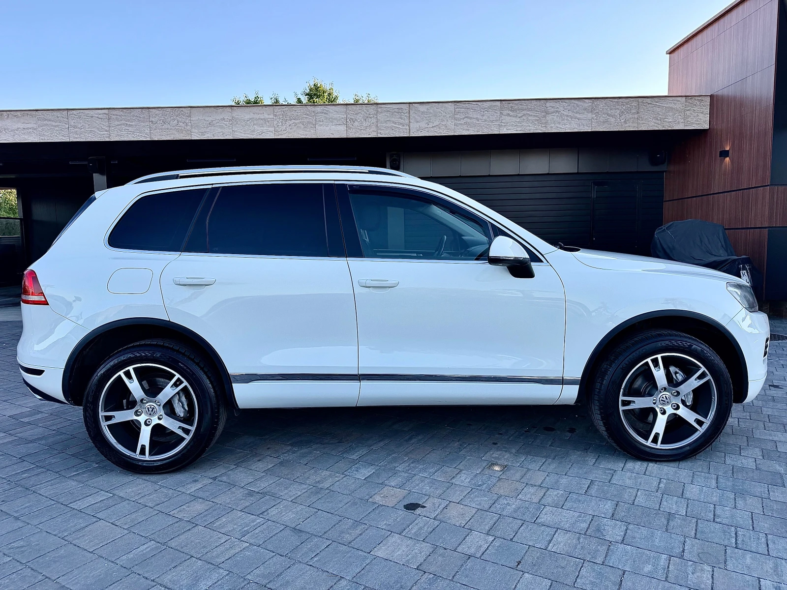 VW Touareg 3.0TDI #PANORAMA#DUNAUDIO#LED#MEMORY#PODGREV#, снимка 8 - Автомобили и джипове - 55983130
