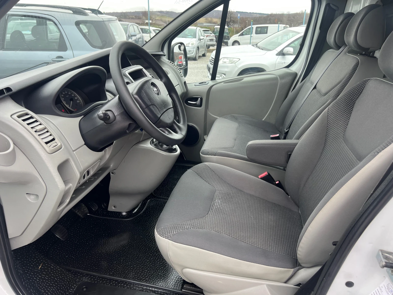 Opel Vivaro 2.0cdti 115k.c - изображение 9