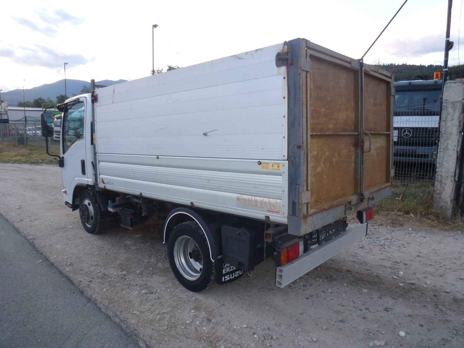 Isuzu Midi L35 3.5т САМОСВАЛ, снимка 6 - Бусове и автобуси - 56213107