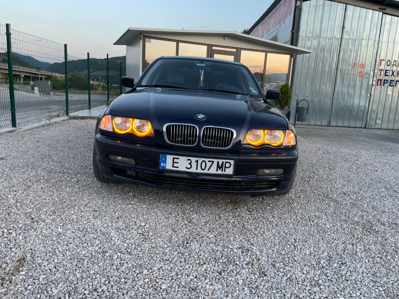BMW 320 320i, снимка 1 - Автомобили и джипове - 46410712