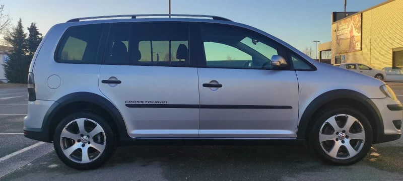 VW Touran Cross , снимка 3 - Автомобили и джипове - 49104717