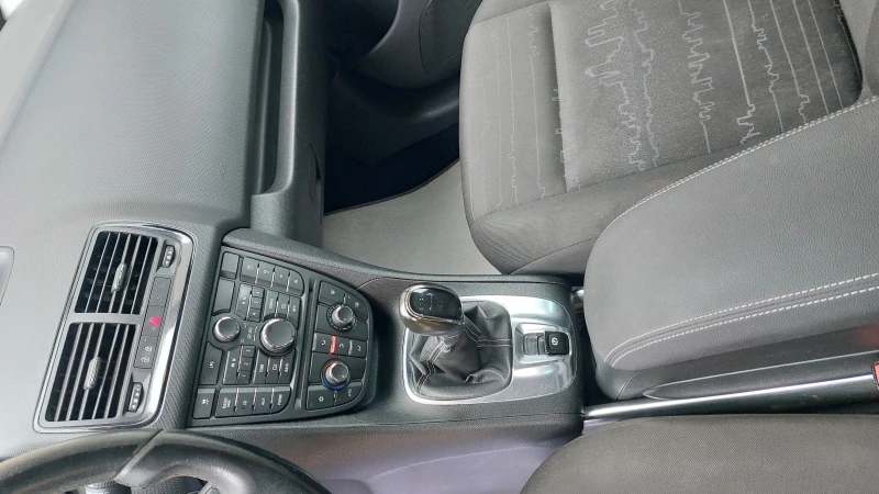 Opel Meriva Газ бензин, снимка 8 - Автомобили и джипове - 52628640