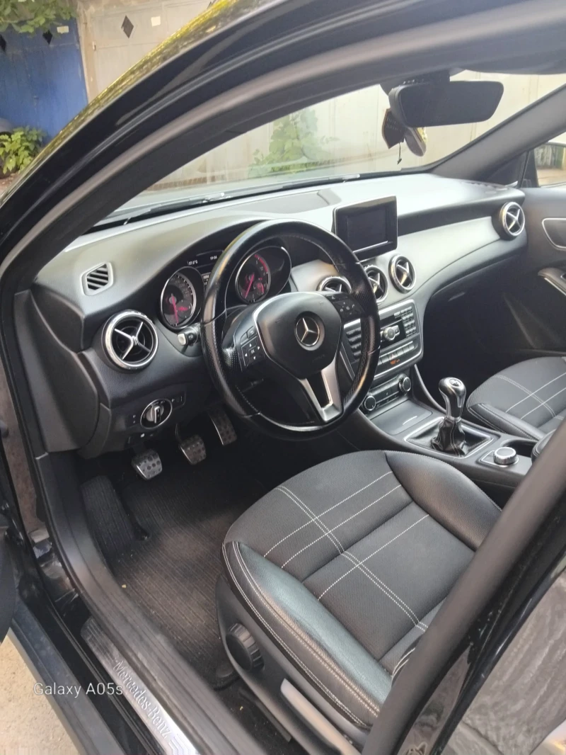 Mercedes-Benz CLA 200, снимка 5 - Автомобили и джипове - 53132511