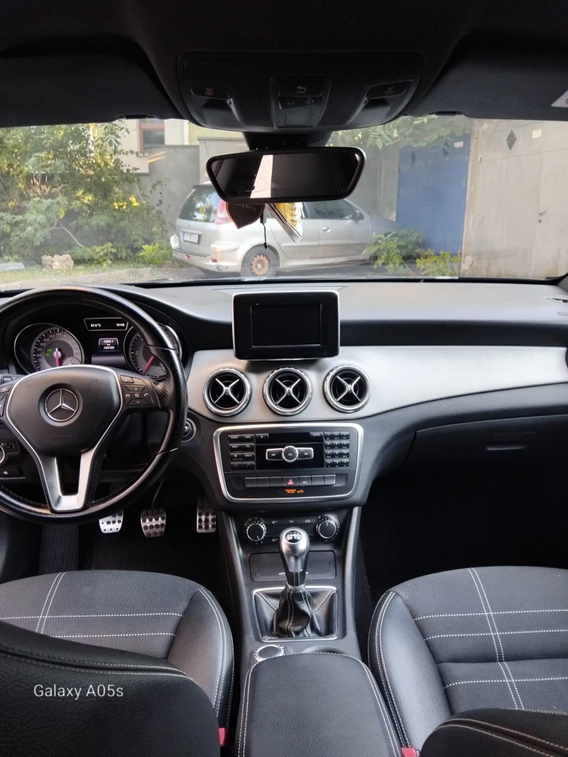 Mercedes-Benz CLA 200, снимка 8 - Автомобили и джипове - 53132511