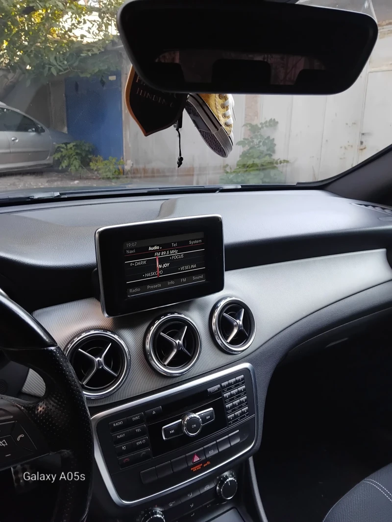 Mercedes-Benz CLA 200, снимка 10 - Автомобили и джипове - 53132511