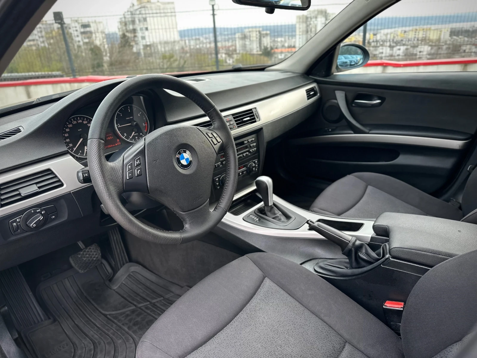 BMW 320 Автоматик, снимка 8 - Автомобили и джипове - 54213415