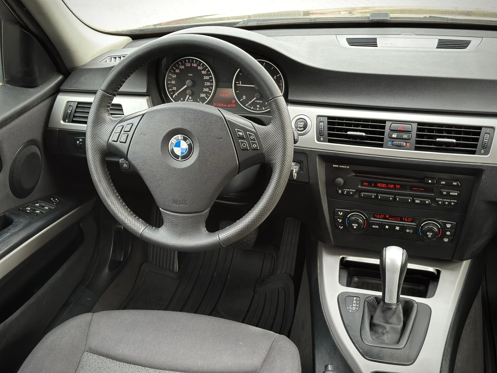 BMW 320 Автоматик, снимка 7 - Автомобили и джипове - 54213415