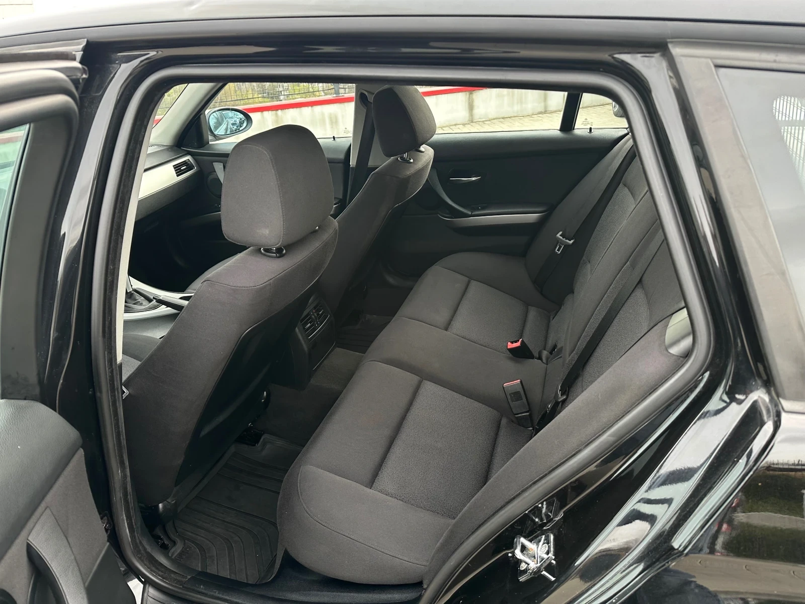 BMW 320 Автоматик, снимка 14 - Автомобили и джипове - 54213415