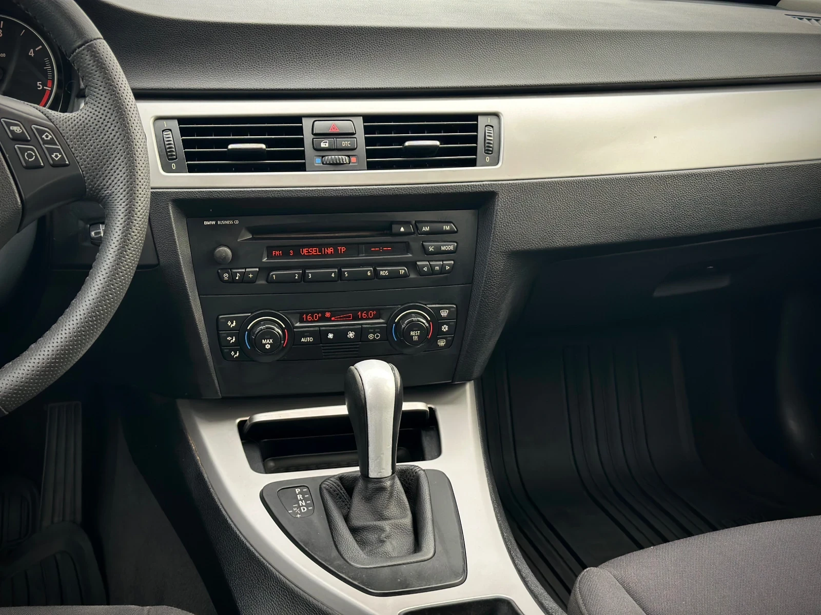 BMW 320 Автоматик, снимка 11 - Автомобили и джипове - 54213415