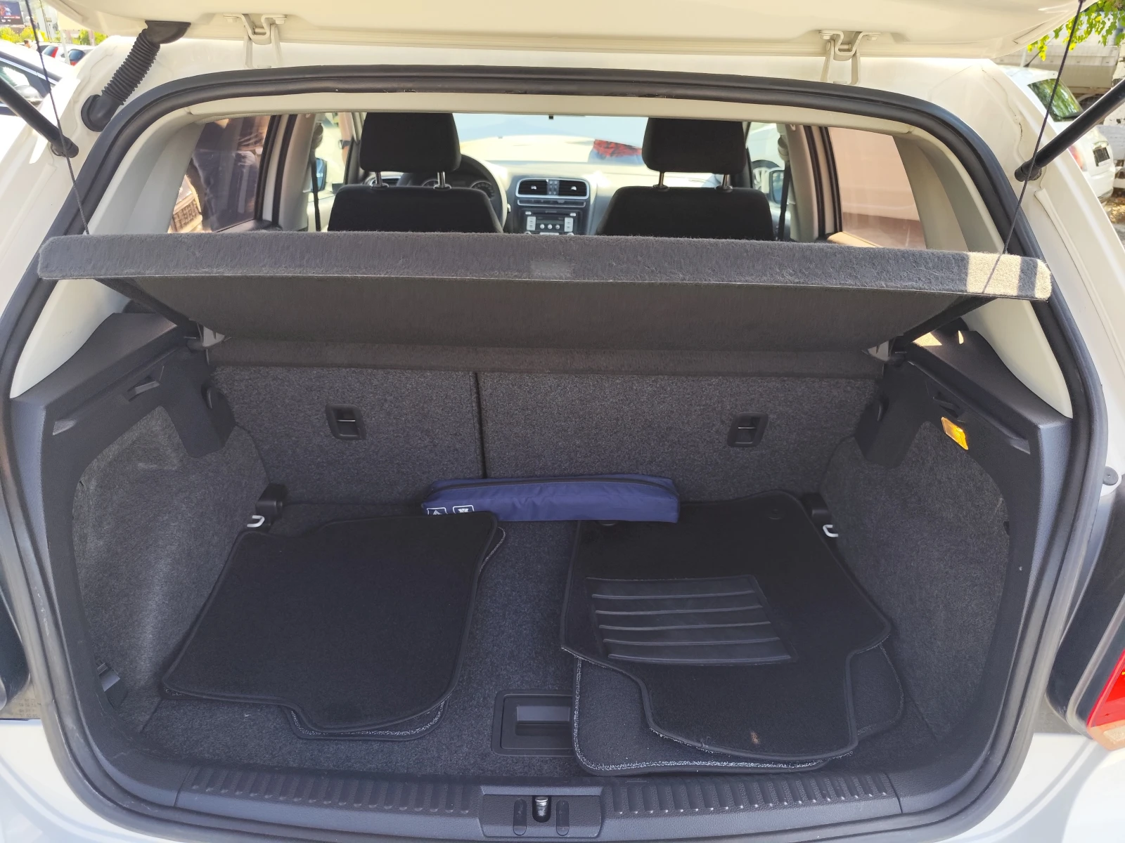 VW Polo 1.2i* EURO5A* KLIMA* 5 ВРАТИ* , снимка 13 - Автомобили и джипове - 54428192