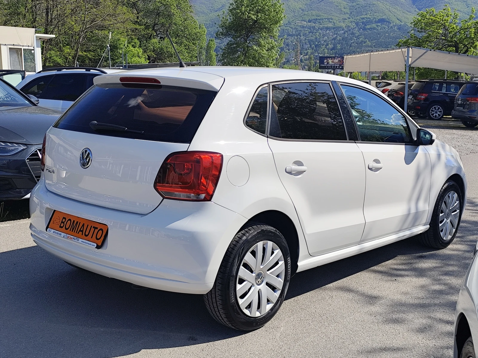 VW Polo 1.2i* EURO5A* KLIMA* 5 ВРАТИ* , снимка 4 - Автомобили и джипове - 54428192