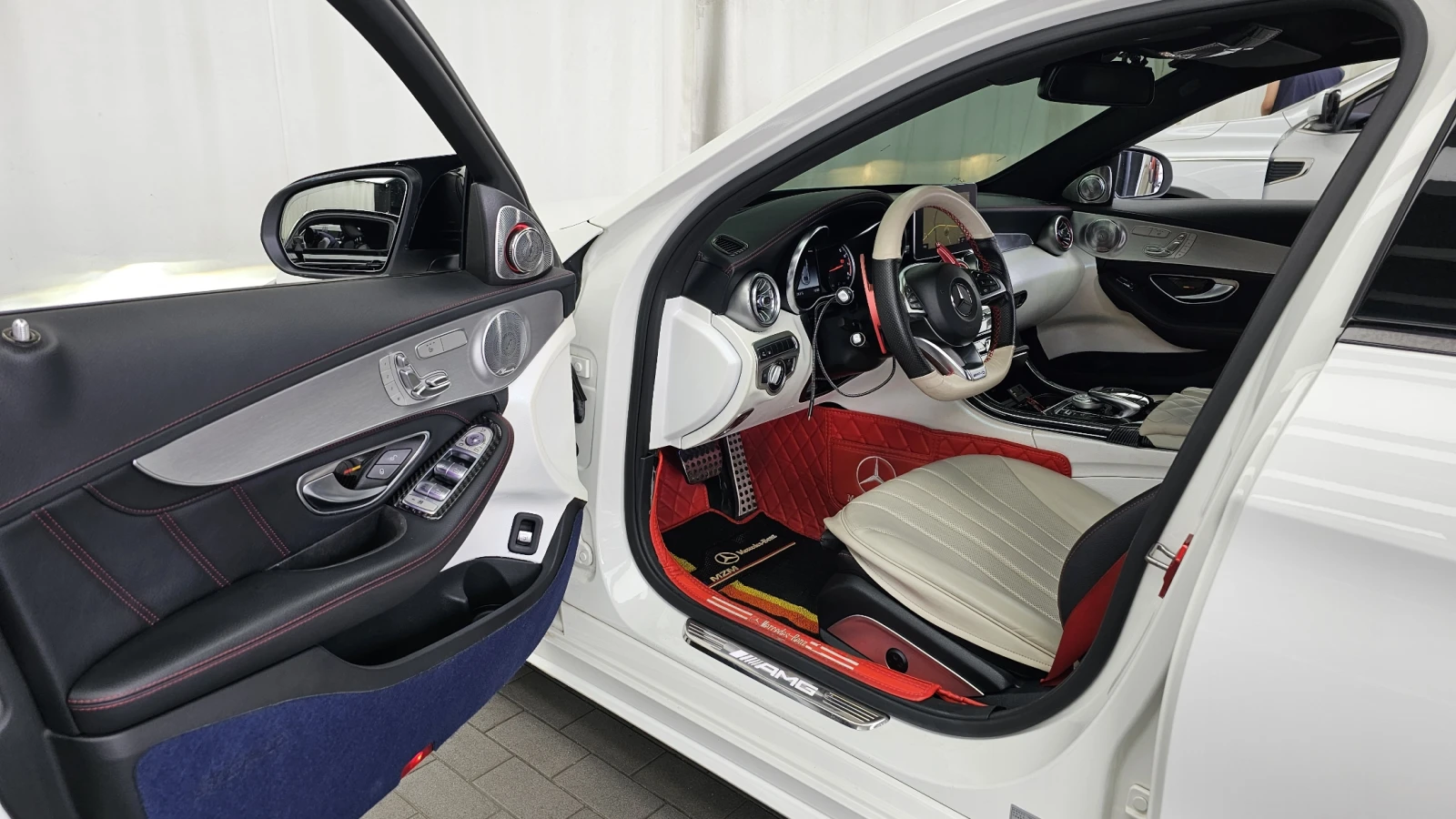 Mercedes-Benz C 43 AMG BURMASTER* HEAD= UP* AMBIENT* KEYLESS* F1* NIGHT P, снимка 9 - Автомобили и джипове - 55044144