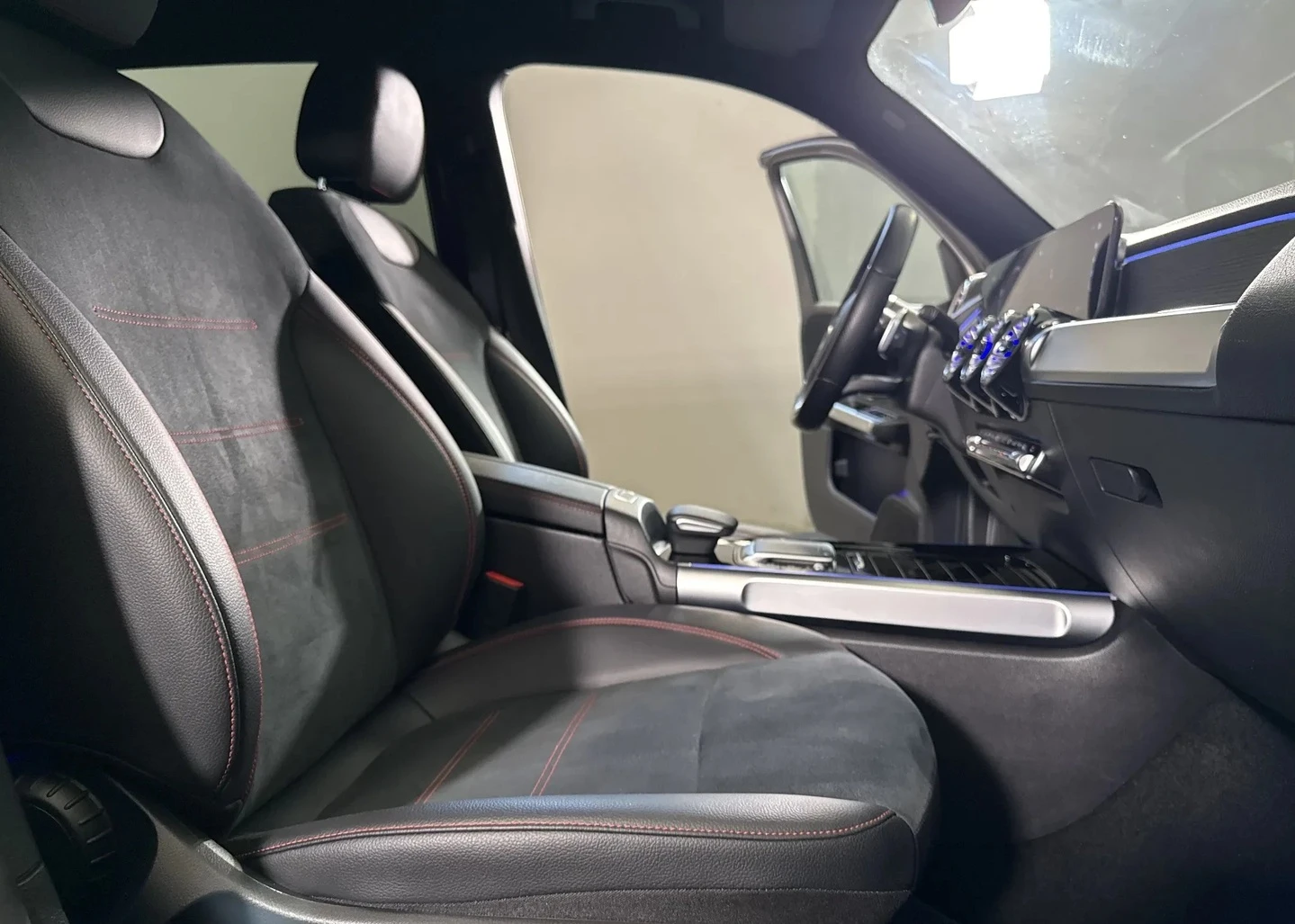 Mercedes-Benz EQB 300 4MATIC AMG-Line, снимка 7 - Автомобили и джипове - 55644820