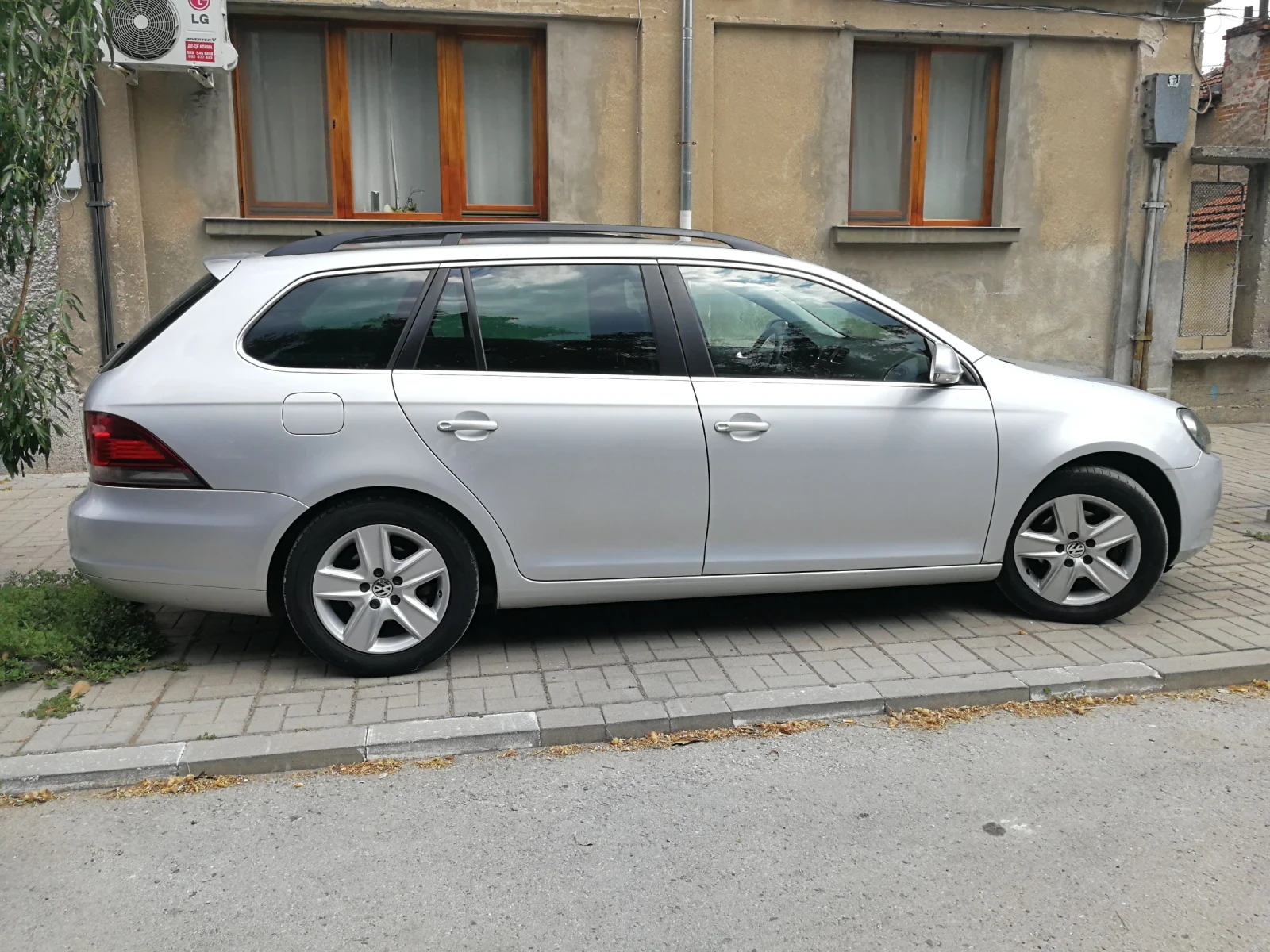 VW Golf Variant 1.6tdi, снимка 5 - Автомобили и джипове - 56327461