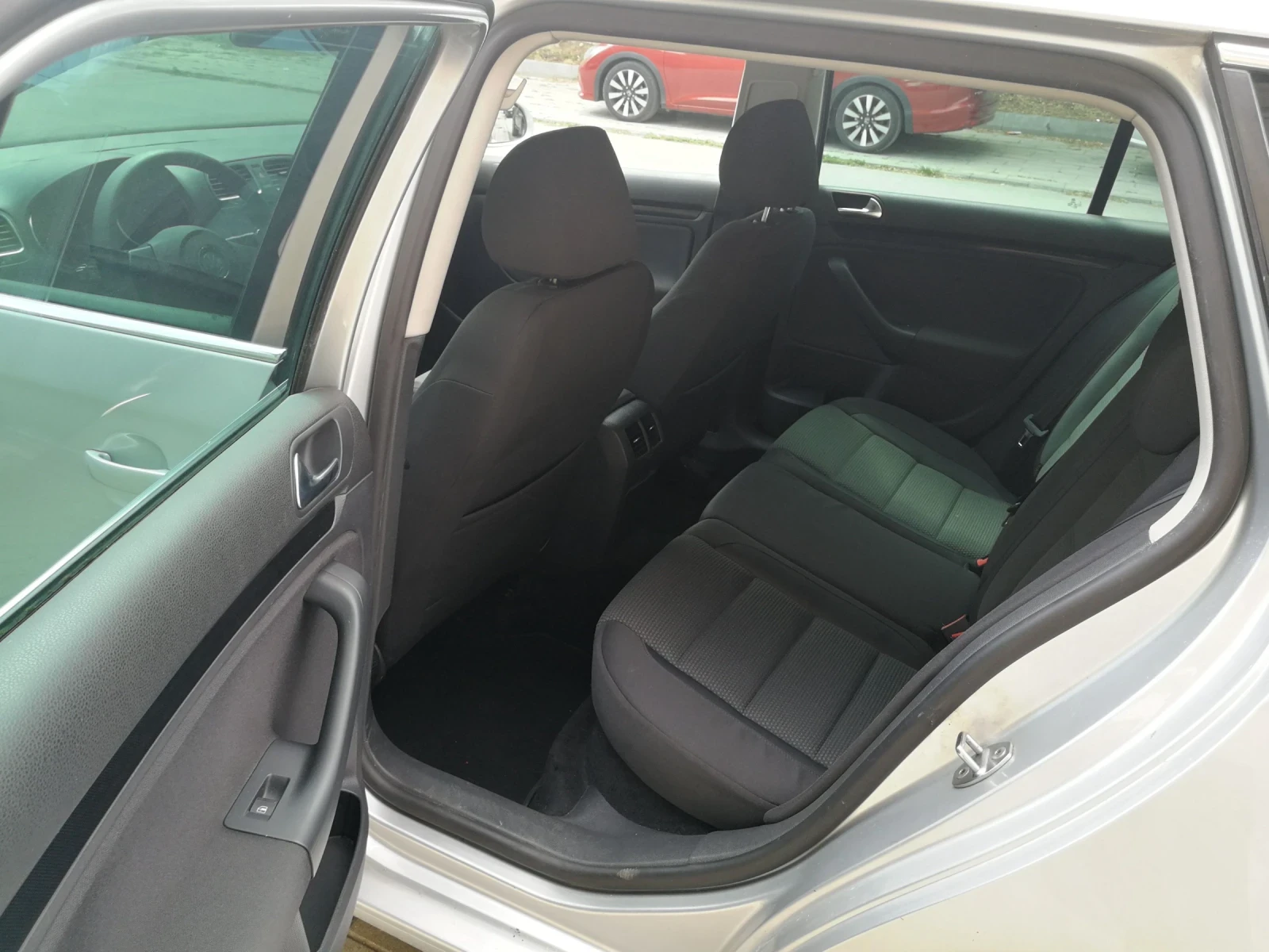VW Golf Variant 1.6tdi, снимка 12 - Автомобили и джипове - 56327461