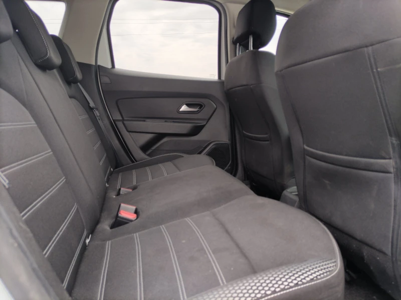 Dacia Duster TCe 150 к.с. GPF Бензин 4x4 Stop & Start BVM6, снимка 14 - Автомобили и джипове - 51433056