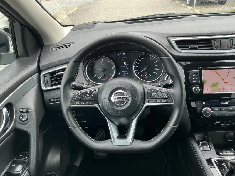 Nissan Qashqai 1.5 DCI, снимка 11 - Автомобили и джипове - 53475666