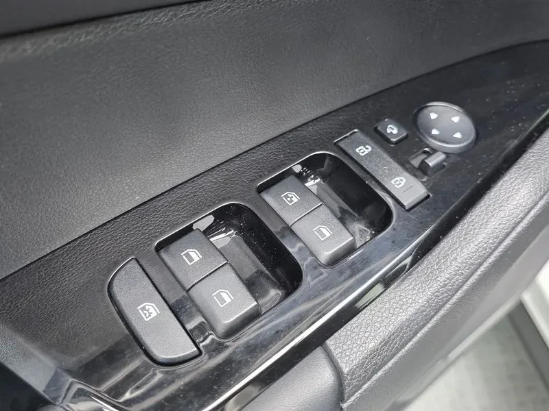 Kia Sportage 1.6 2WD Noblesse - САМО 30% АВАНС, снимка 12 - Автомобили и джипове - 56220743