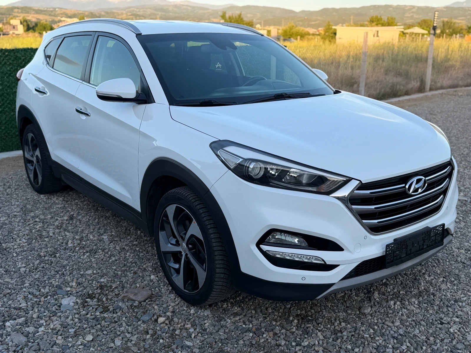 Hyundai Tucson 1.7 CRDI / AUTOMAT , снимка 3 - Автомобили и джипове - 54785598