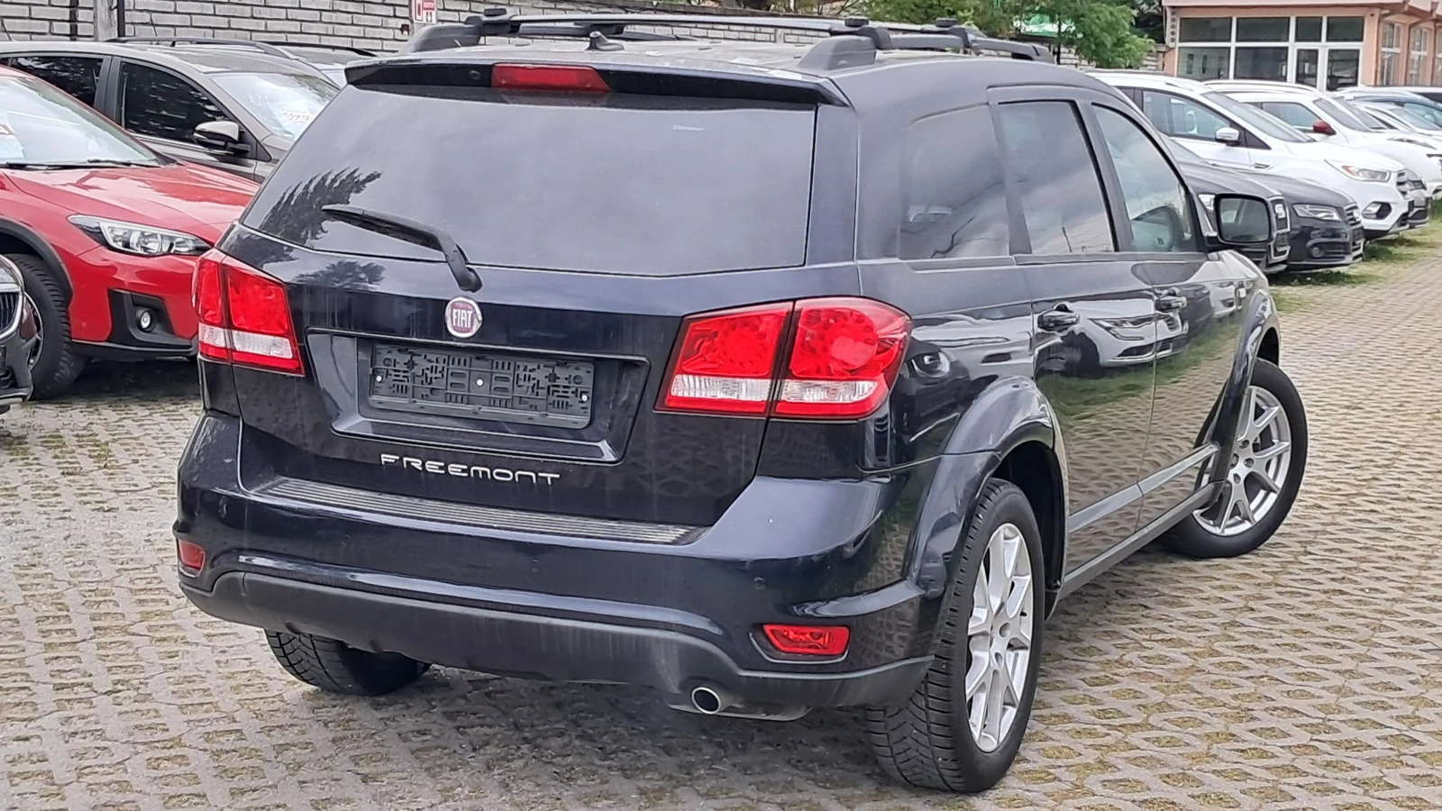 Fiat Freemont FULL РЕАЛ КМ 7-МЕСТА ИЗКЛЮЧИТЕЛЕН СЕРВИ КНИЖ УНИКТ, снимка 4 - Автомобили и джипове - 54520424