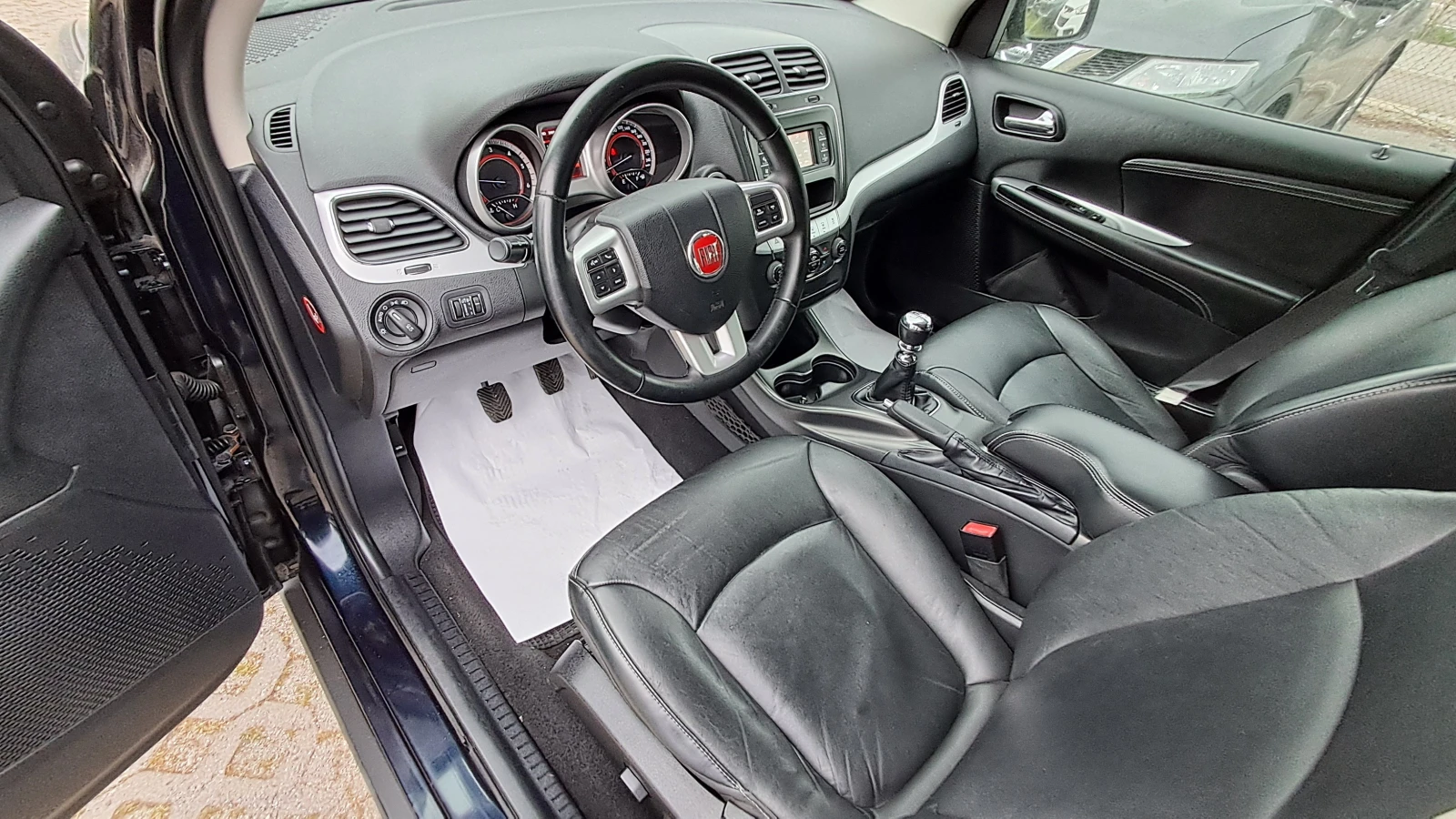 Fiat Freemont FULL РЕАЛ КМ 7-МЕСТА ИЗКЛЮЧИТЕЛЕН СЕРВИ КНИЖ УНИКТ, снимка 7 - Автомобили и джипове - 54520424